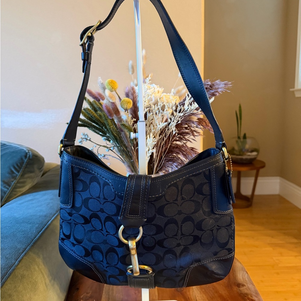 Vintage LIKE NEW Coach Hamptons Hobo bag in black